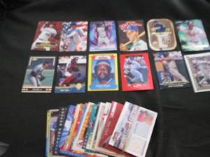 lot 128 image: 128. 40 Baseball Insert Cards...