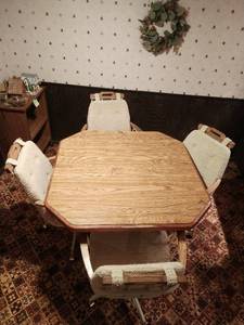 Vintage Table With 4 Rolling Chairs