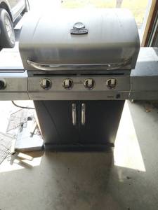 Char-Broil Grill With Accessories