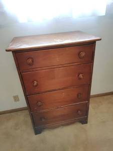 lot 108 image: Vintage 4 Drawer Chest of Drawers Dresser