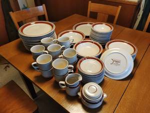 lot 99 image: Vintage Dish Set by Chateau