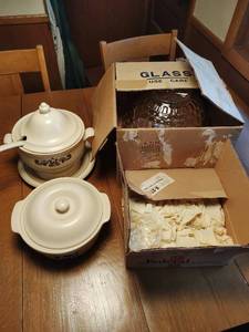 lot 202 image: Collection of Vintage Entertaining Items