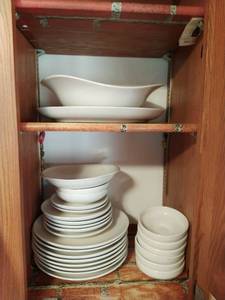 lot 15 image: Vintage Dish Set by Russel Wright & Ben Seibel