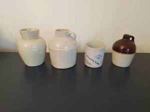 lot 19 image: Four Stoneware Items