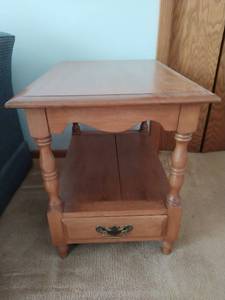 lot 27 image: Vintage End Table by Conant Ball