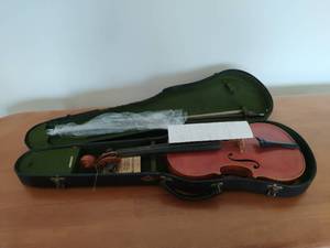 lot 37 image: Vintage Copy of Antonius Stradivarius Violin & Music Stand