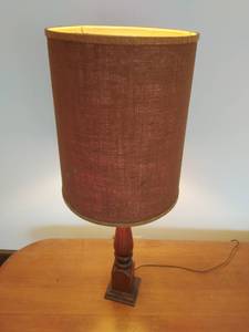 lot 44 image: Vintage Wood Table Lamp