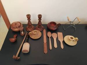 lot 60 image: Collection of Vintage Wood Dcor and Kitchen Items