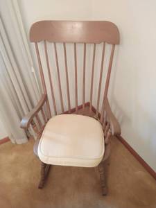lot 68 image: Vintage Wood Rocking Chair
