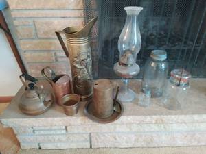 lot 74 image: Collection of Vintage Metal & Glass Dcor