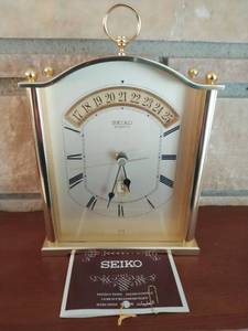 lot 75 image: Vintage Seiko Mantle Clock
