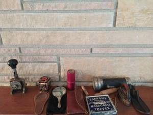 lot 76 image: Collection of Vintage Items