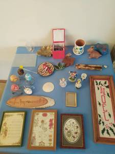 lot 79 image: Collection of Vintage Dcor