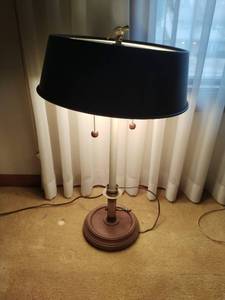 lot 85 image: Vintage Table Lamp with Eagle Finial