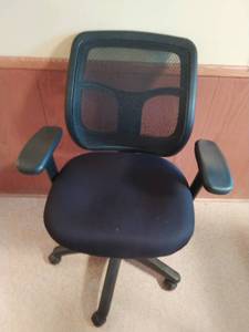 lot 88 image: Office Chair