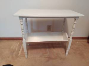 lot 118 image: Imperial Furniture Co. End Table