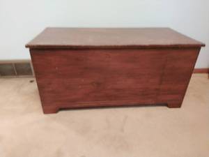 lot 121 image: Vintage Wood Chest