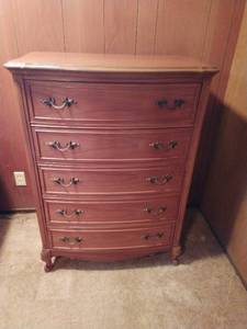 lot 143 image: Vintage Dixie Dresser