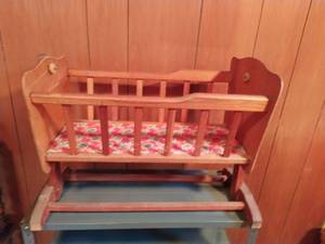 lot 145 image: Doll Cradle