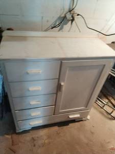 lot 190 image: White Cabinet