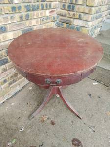 lot 197 image: Round Table