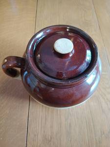 lot 207 image: Vintage Bean Pot