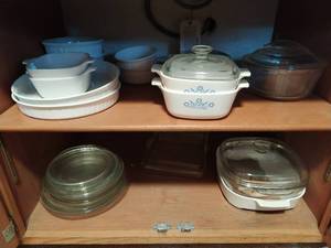 lot 212 image: Collection of Vintage Pyrex & Corningware