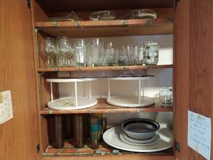 lot 213 image: Collection of Kitchen Items