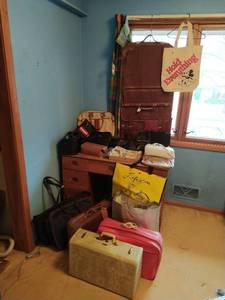 lot 222 image: Collection of Vintage Handbags and Travel Bags