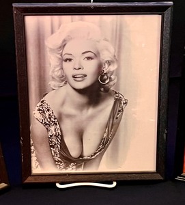 lot 8 image: Fun Collection of Vintage Pin-Up Pictures including Marilyn Monroe