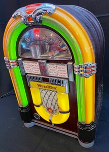 lot 67 image: Wurlitzer Mini Jukebox CD Player