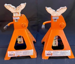 lot 78 image: Indy 5 Three Ton Jack Stands