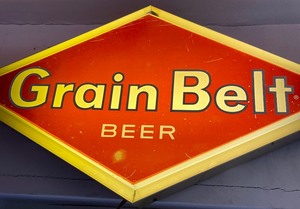 lot 105 image: Grain Belt Beer Light Up Sign