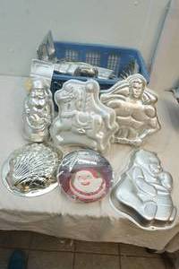 decorative cake tins