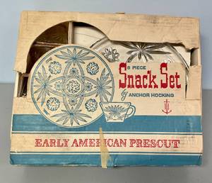 Vintage Early American Prescut 8-Piece Snack Set
