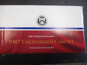 16. 1987 Philadelphia and Denver Uncirculated Mint Sets in Original Government Packaging
