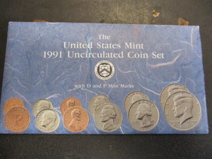 18. 1991 Philadelphia and Denver Uncirculated Mint Sets in Original Government Packaging