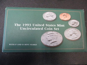 20. 1992 Philadelphia and Denver Uncirculated Mint Sets in Original Government Packaging
