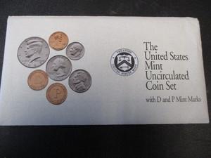 21. 1993 Philadelphia and Denver Uncirculated Mint Sets in Original Government Packaging