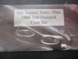 24. 1996 Philadelphia and Denver Uncirculated Mint Sets in Original Government Packaging
