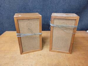 lot 225 image: Vintage Pair of Bookshelf Speakers