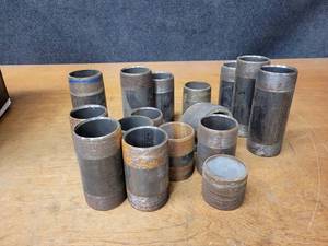 lot 250 image: Lot of 2 NPT Black Pipe Nipples - From 2 to 6 Long