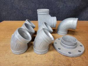 lot 260 image: Lot of Victaulic  Gruvlok 4 Pipe Fittings