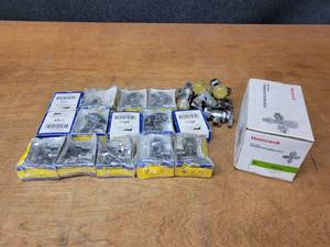 lot 291 image: Large Lot of Brass Shut off Valves and Honeywell Thermostatic Mixing Valve - Part No. AM101-1LF