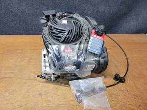 lot 338 image: Unused TORO 5.5HP Vertical Shaft Gas Engine - 78 Shaft - NO SHIPPING