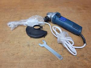 lot 348 image: Angle Grinder 220V 0-7000 RPM - This is a Return item - Untested, will need US Style Plug put on