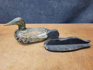 lot 376 image: Pair of Vintage Wood Duck Decoys - About 15 and 14 Long