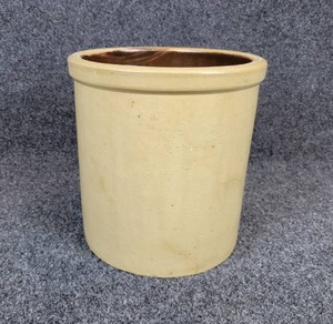lot 379 image: Minnesota Stoneware Co. Redwing MN Crock - Made Between 1877 to 1906 - 8.25 Tall x 7.75 Diameter - Has Cracks - NO SHIPPING