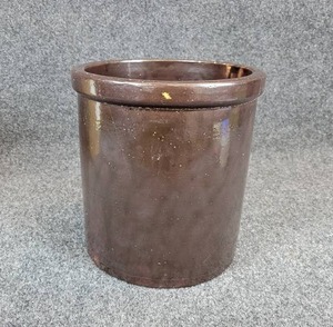 lot 380 image: Minnesota Stoneware Co. Redwing MN Crock - Made Between 1877 to 1906 - 8.5 Tall x 7.75 Diameter - Has Cracks - NO SHIPPING