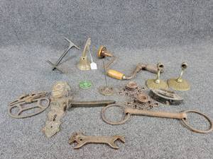 lot 389 image: Antique KANT SUK Cast Iron Calf Weaner, Antique Buggy Step, Bell w Leather Strap and More